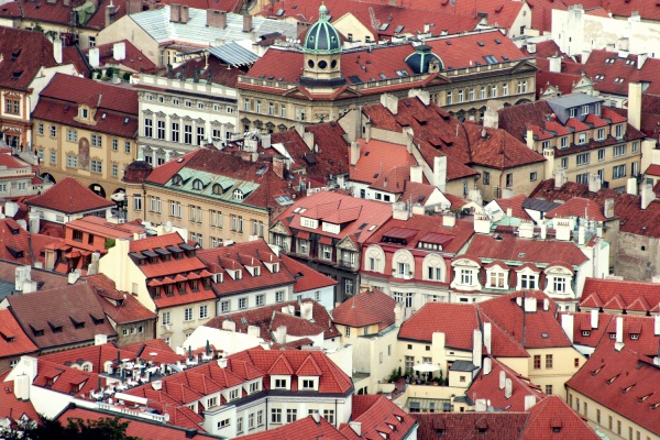 Prahan kattojen yllä